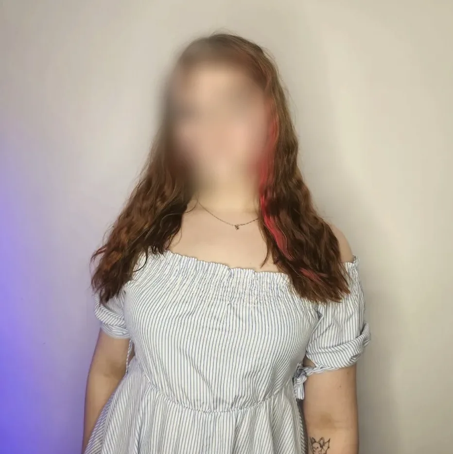 Ayse, 21