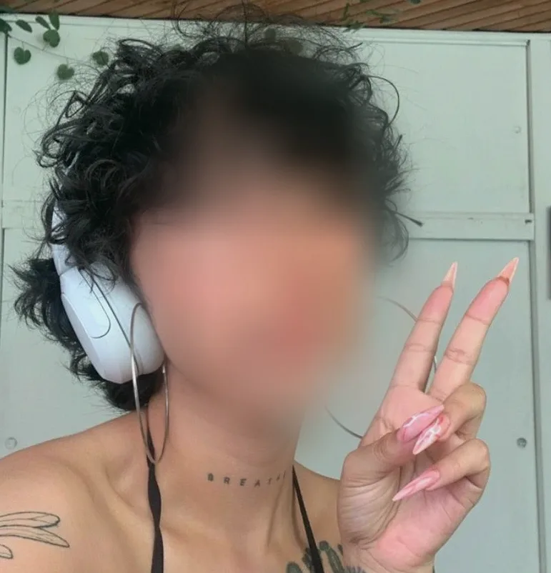 Claudia, 26