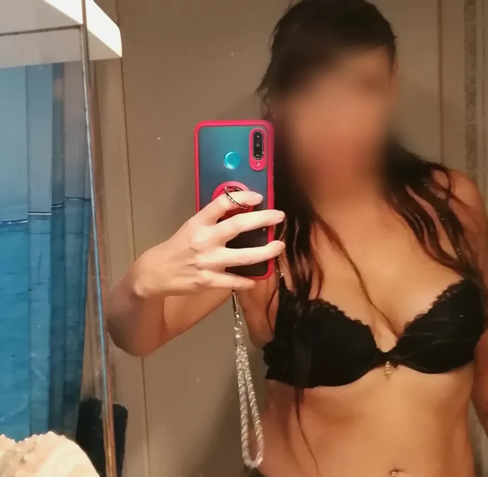 Daniela, 36