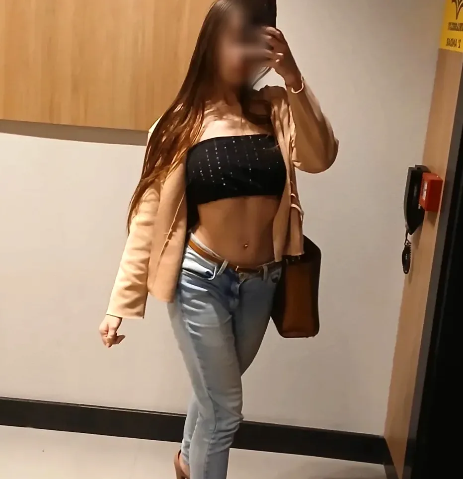 Elif, 21