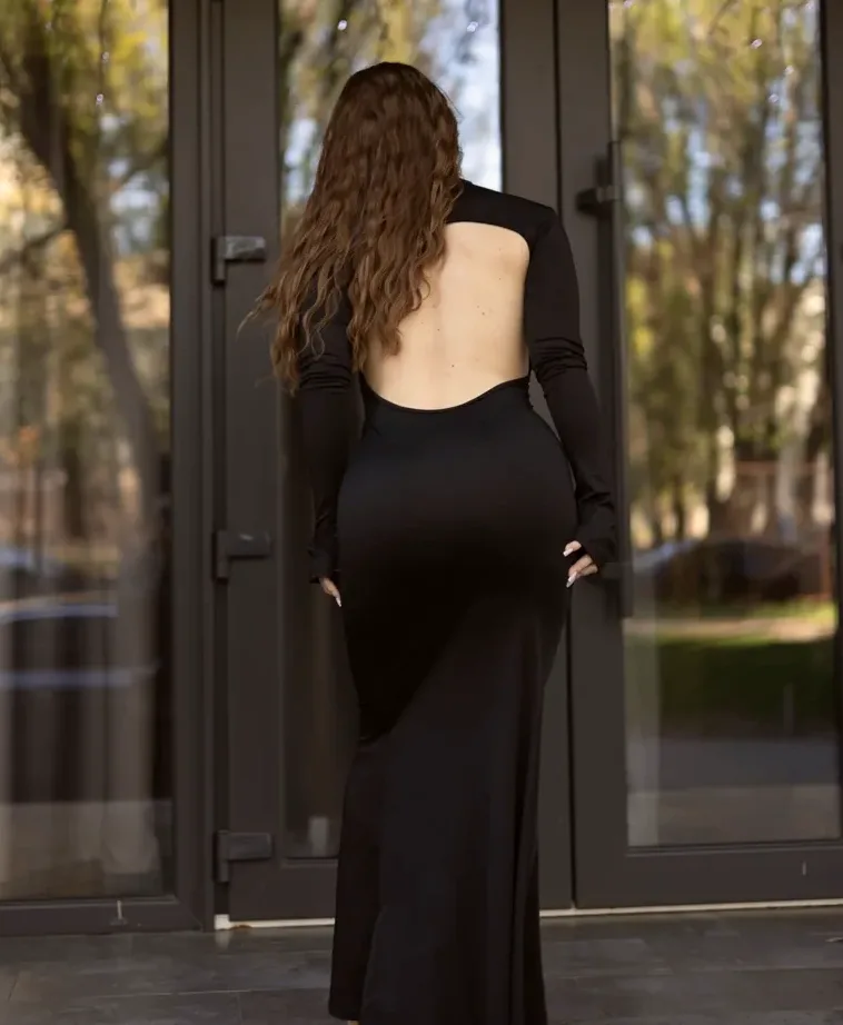 Lara, 26