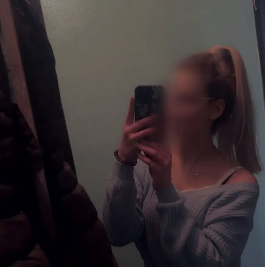 Lotta, 26