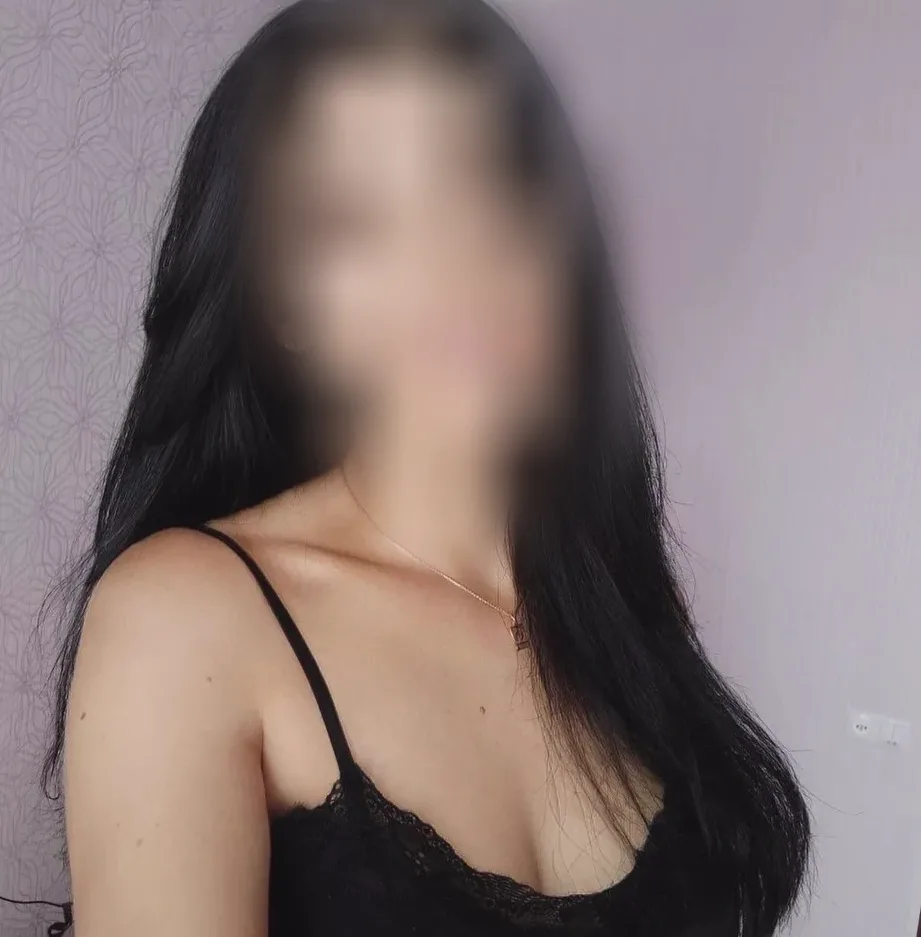 Nina, 29